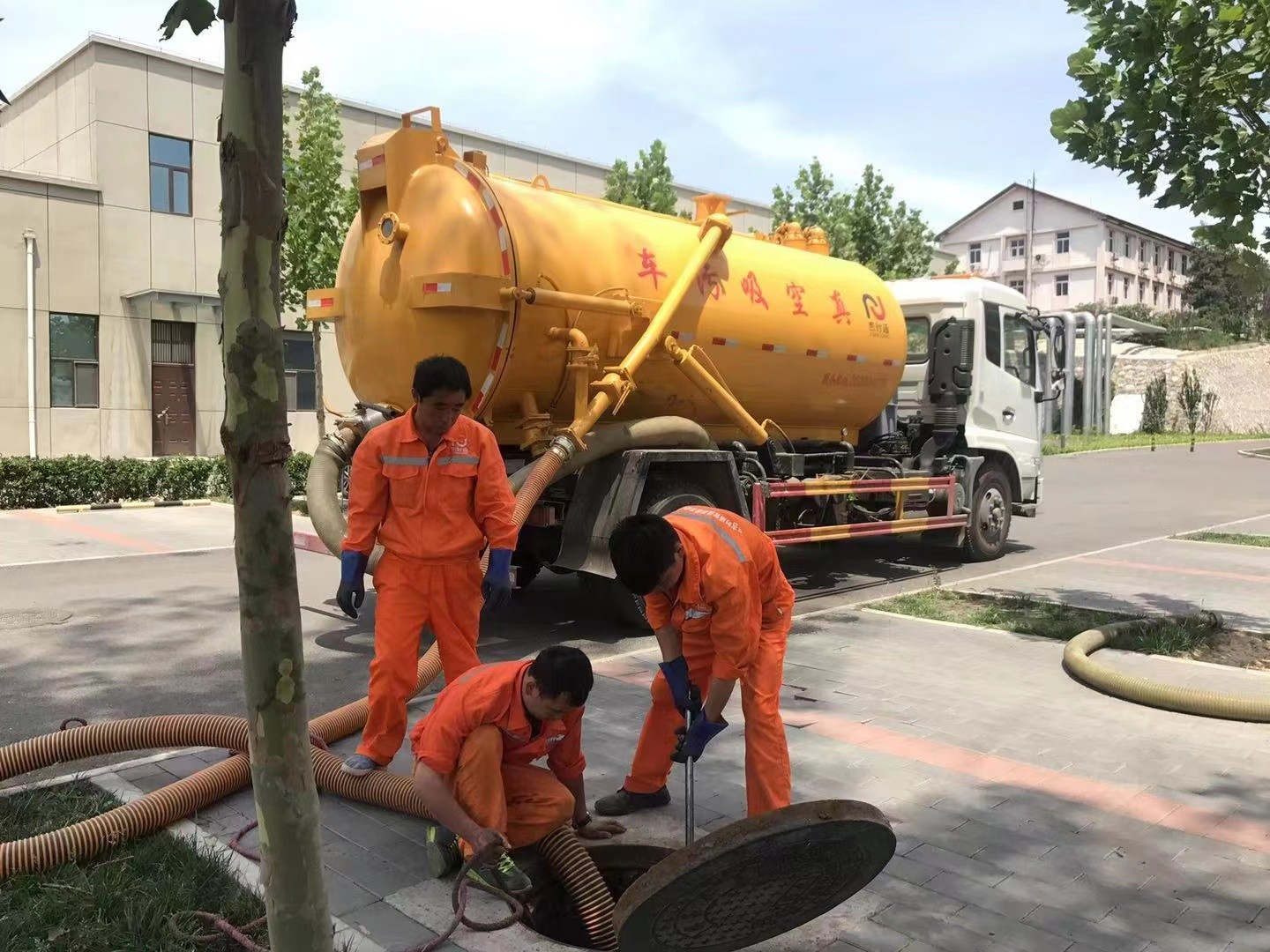 大路镇化粪池清理与5-8吨吸粪车施工效率分析